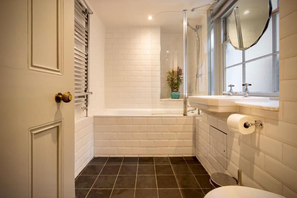 Case de vacanță Kings Cross, Self-contained House & Private Garden Londra