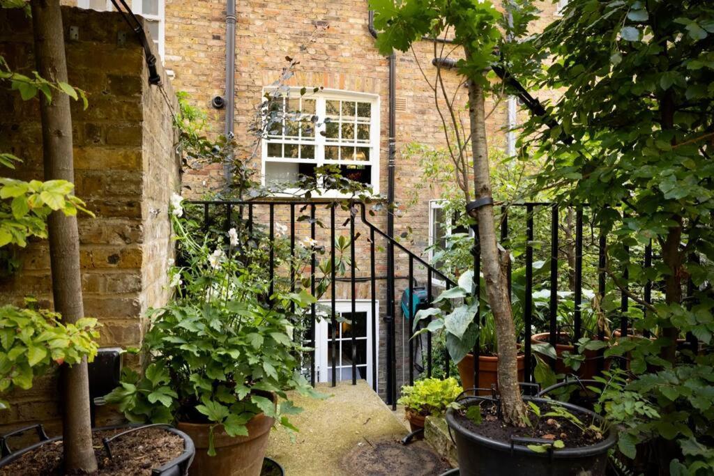 Kings Cross, Self-contained House & Private Garden Londra