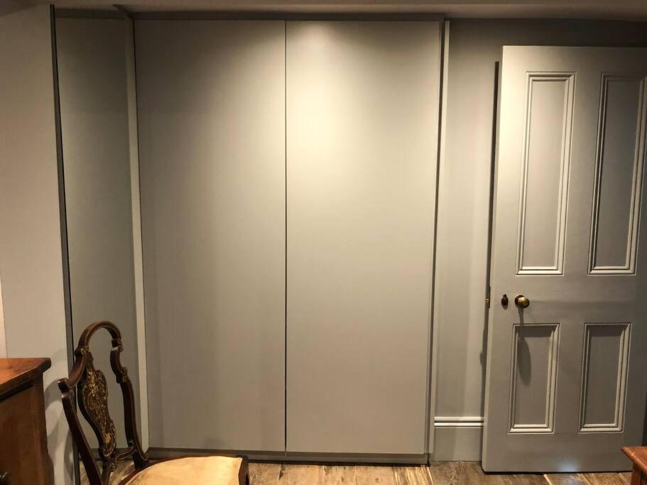 Kings Cross, Self-contained House & Private Garden * Londra